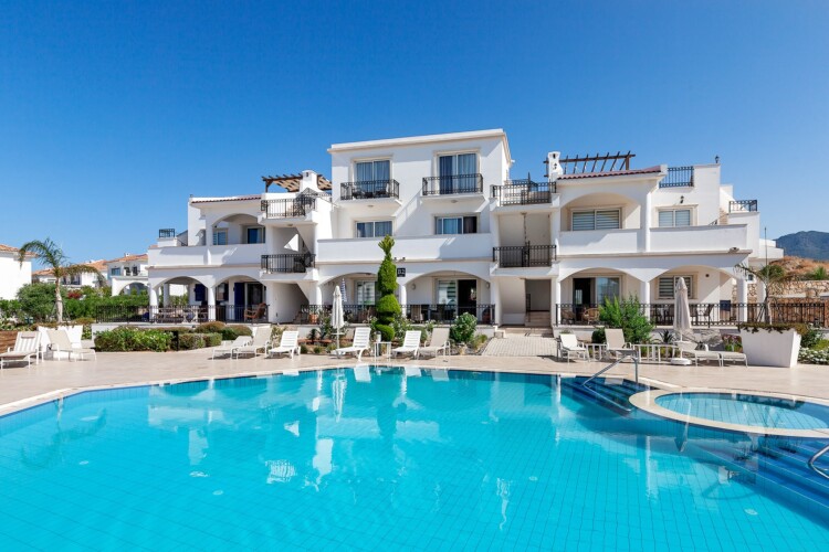 3+1 apartment with terrace in the picturesque area of ​​Esentepe