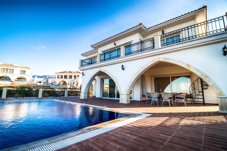 Two-story villa 3+1 with a private pool and a spacious terrace, in the Esentepe area