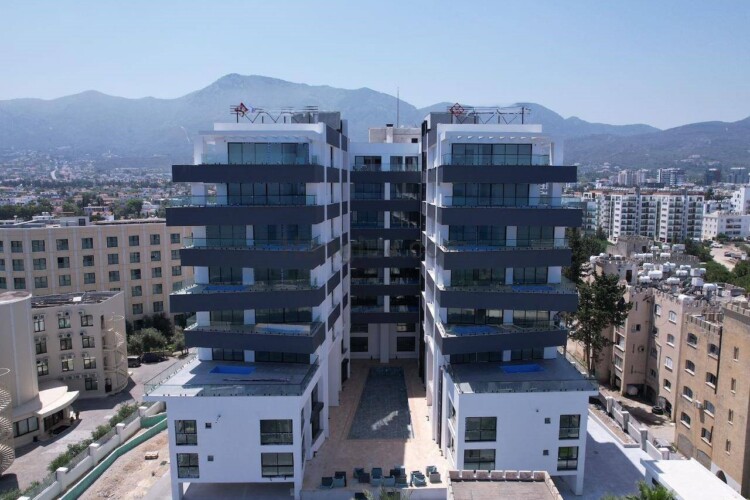 3+1 apartment with a private pool on the seafront, in Kyrenia