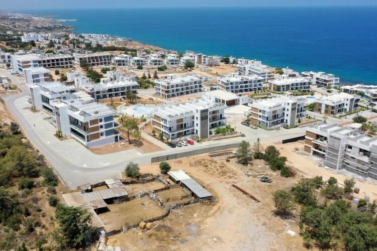 1 bedroom loft with roof terrace on a cliff just 300 m from the sea