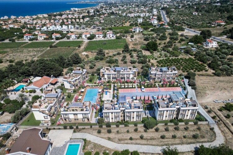 3+1 apartments with its own roof terrace in Lapta