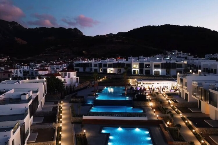 Penthouse 2+1 with roof terrace, on the Mediterranean coast