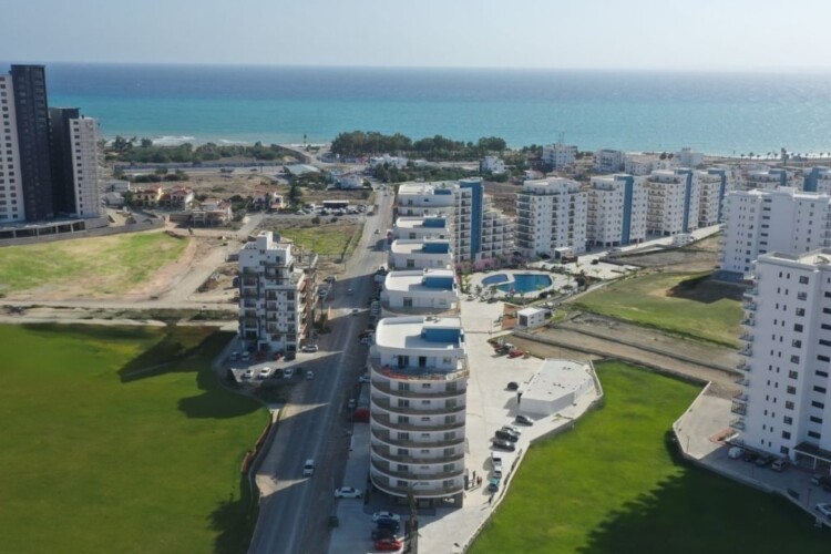 Apartment 2+1 in a complex on the Mediterranean coast