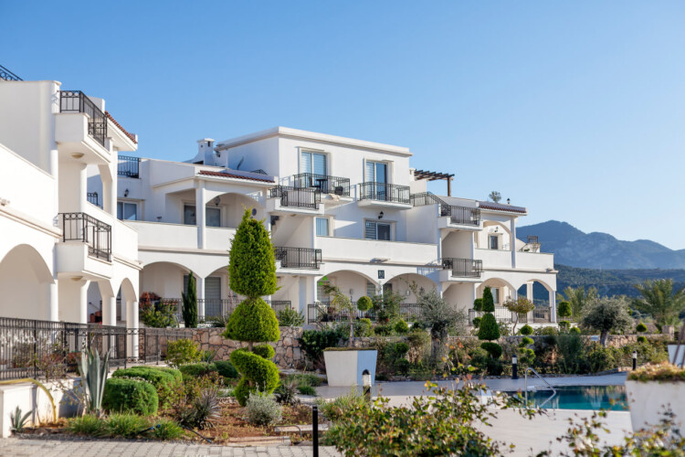1+1 penthouse next to the sea in ​​Esentepe