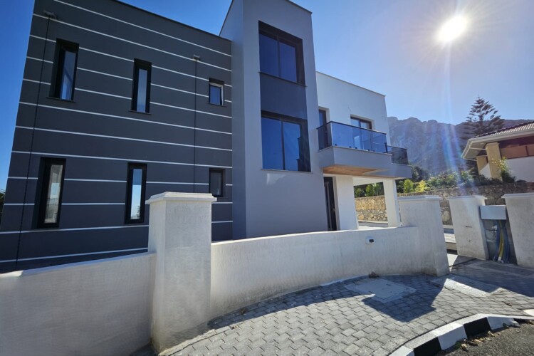 4 bedroom villa in Karsiyaka